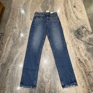 NWT American Eagle Size 2 Straight Leg Jeans High Rise